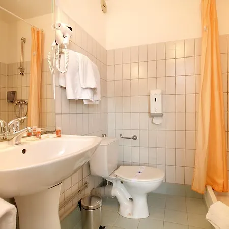 Hotel The Originals City, La Belle étape, Brignoles